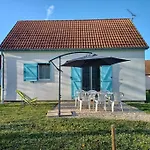 La Maison Bleu Du De Celine Chalet *